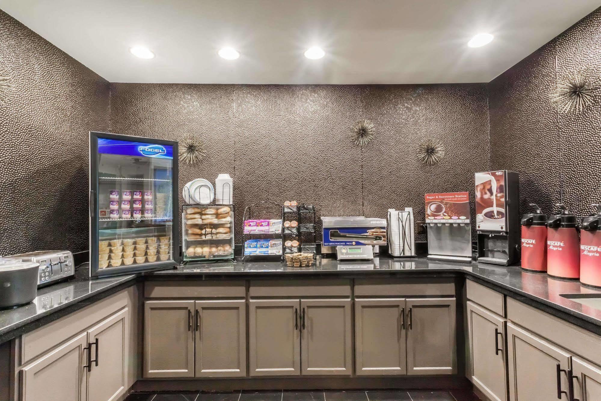 Ramada By Wyndham Rock Hill At Sullivan Center Esterno foto