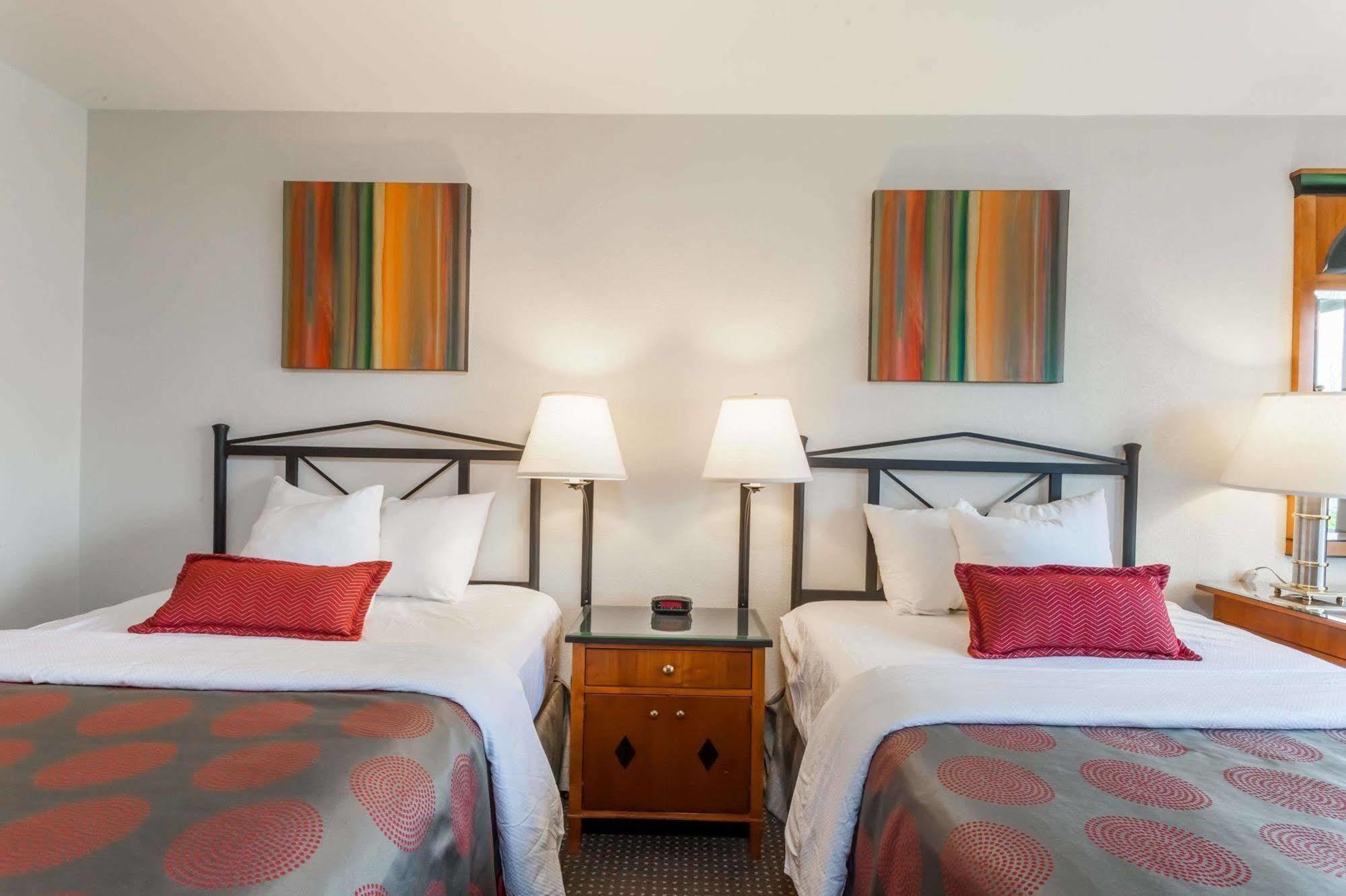 Ramada By Wyndham Rock Hill At Sullivan Center Esterno foto