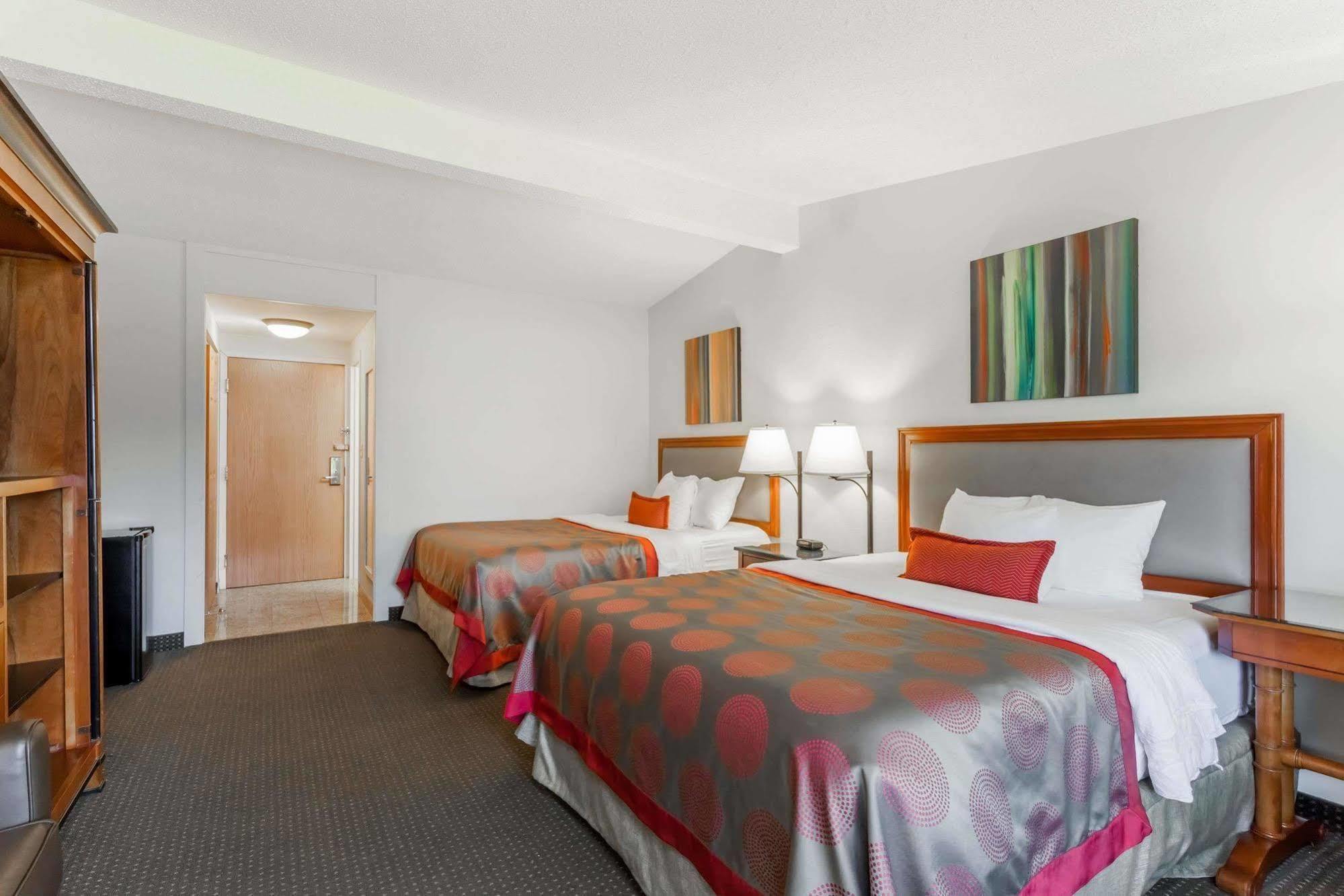 Ramada By Wyndham Rock Hill At Sullivan Center Esterno foto