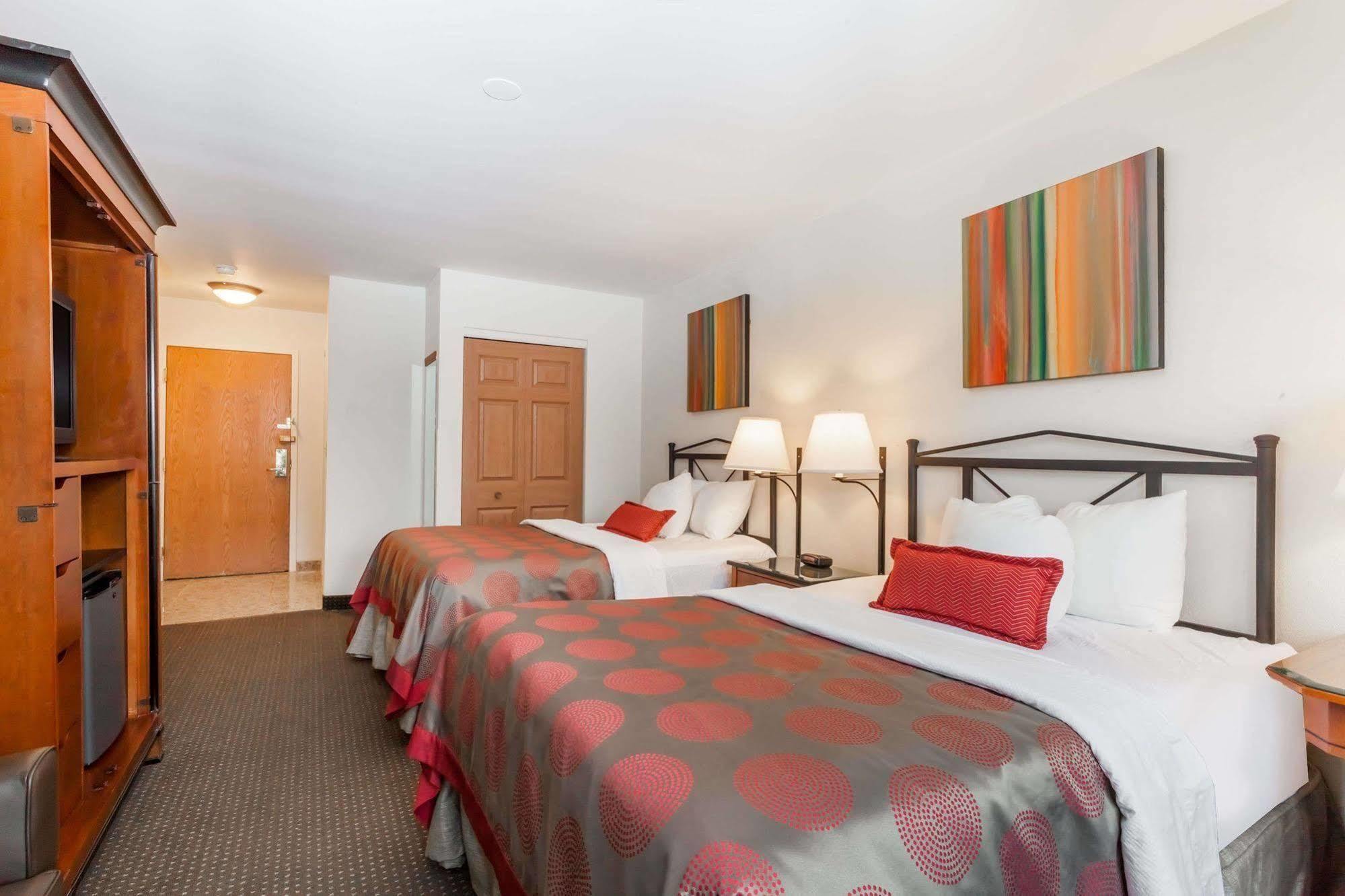 Ramada By Wyndham Rock Hill At Sullivan Center Esterno foto