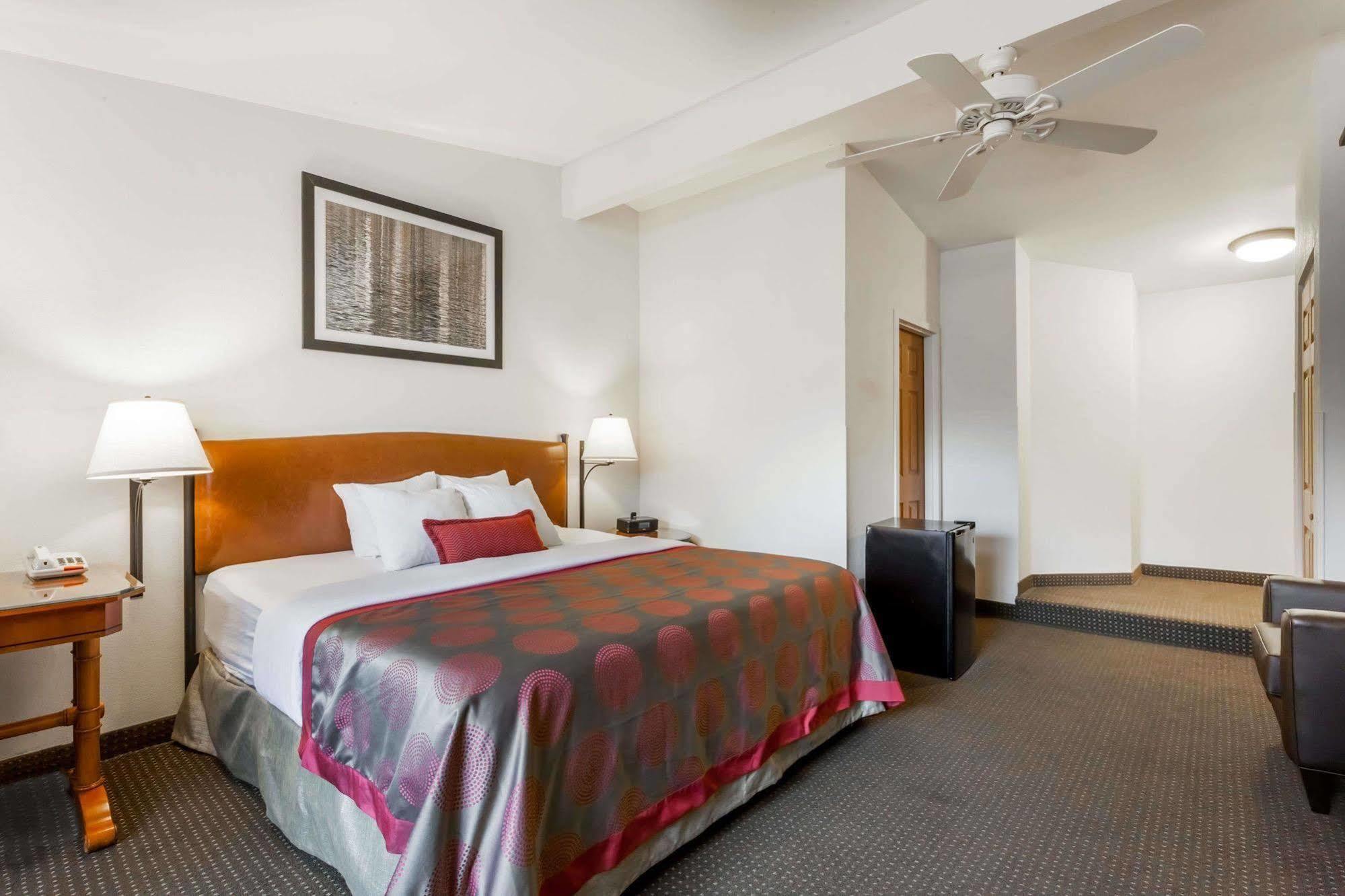 Ramada By Wyndham Rock Hill At Sullivan Center Esterno foto